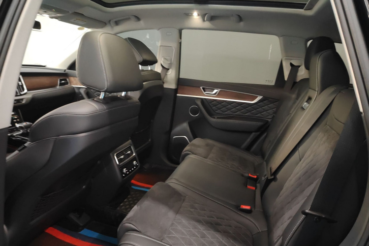 红旗HS7 2022款 2.0T DCT两驱智联旗享版 五座中控内饰21