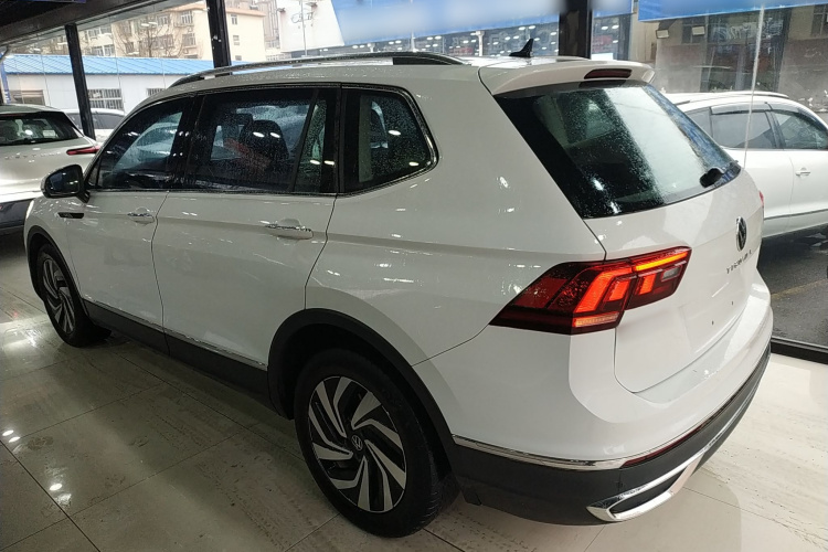 大众 途观L 2024款 300TSI 自动两驱智享版车身外观4