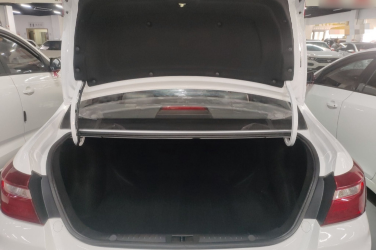 吉利汽车 远景 2020款 1.5L 手动亚运版机舱底盘23