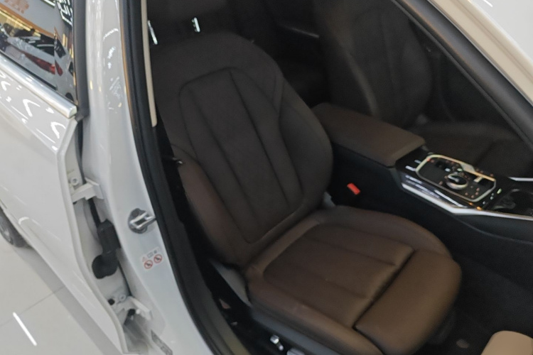 宝马3系 2023款 325Li M运动套装局部细节41