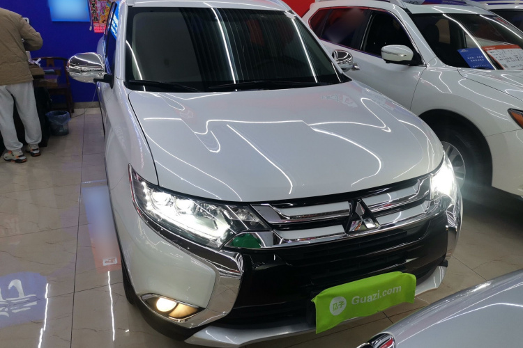 三菱 欧蓝德 2018款 2.4L 四驱豪华版 7座车身外观6001