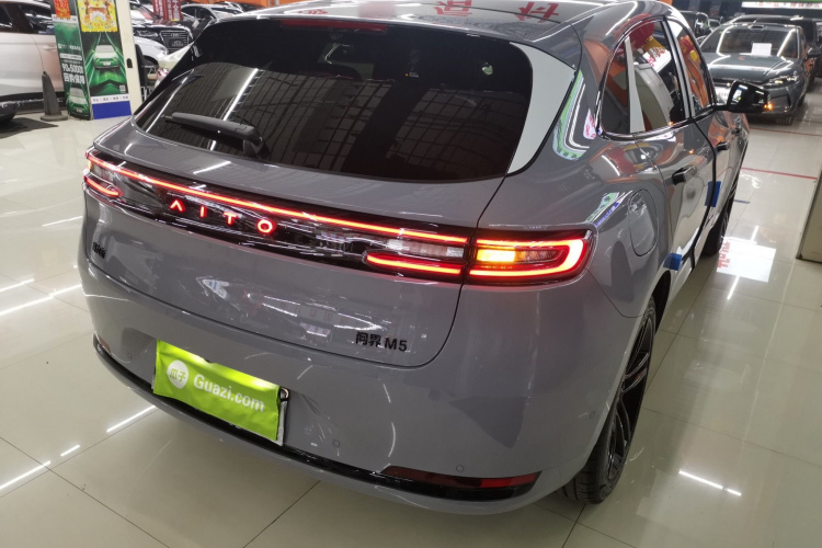 鸿蒙智行 问界M5 2025款 增程   Ultra 四驱版车身外观7