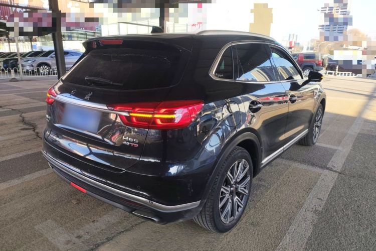 红旗HS5 2022款 改款 2.0T 智联旗享四驱版车身外观7