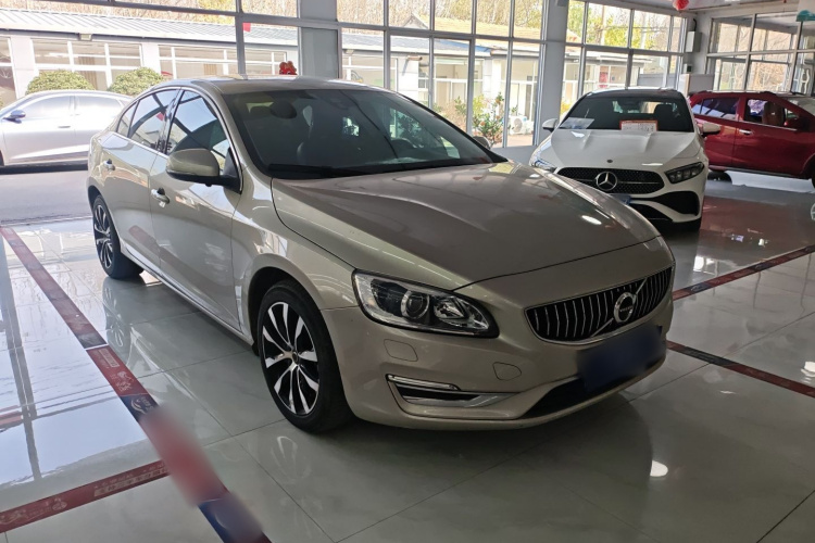 沃尔沃S60 2019款 S60L T3 智进版车身外观3