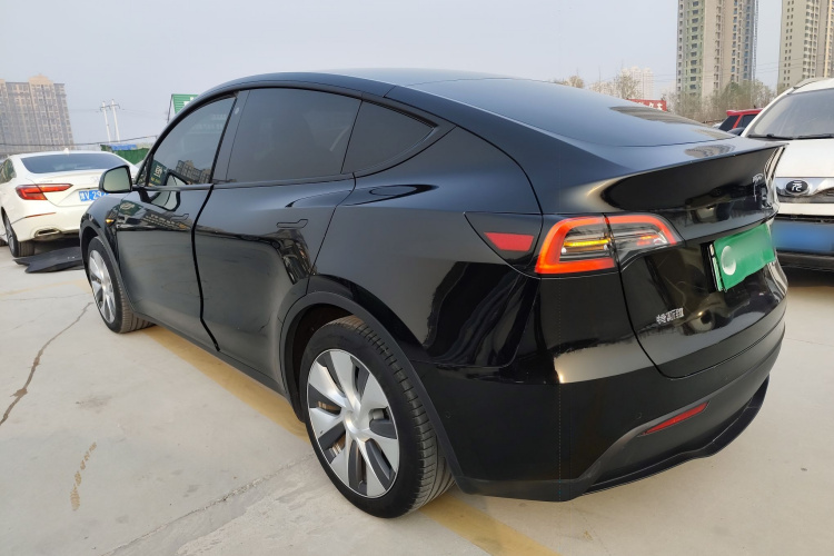 特斯拉 Model Y 2022款 后轮驱动版车身外观4