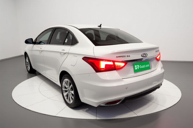 奇瑞 艾瑞泽5 2019款 1.5L 手动自在版 国V车身外观5