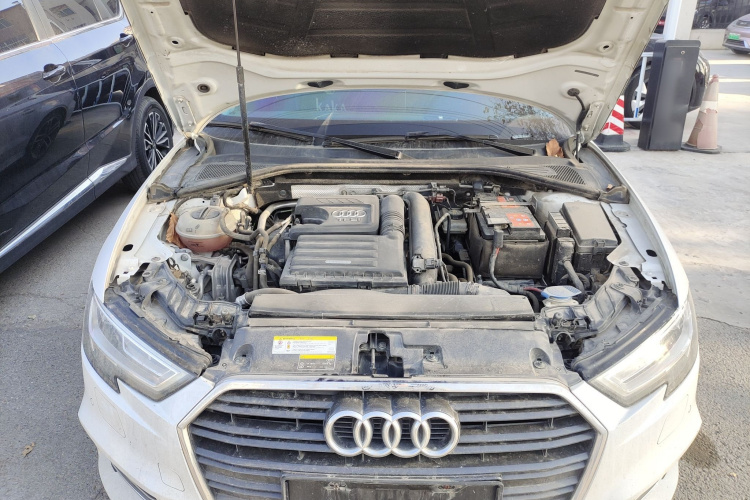 奥迪A3 2018款 30周年年型 Limousine 35 TFSI 运动型机舱底盘24