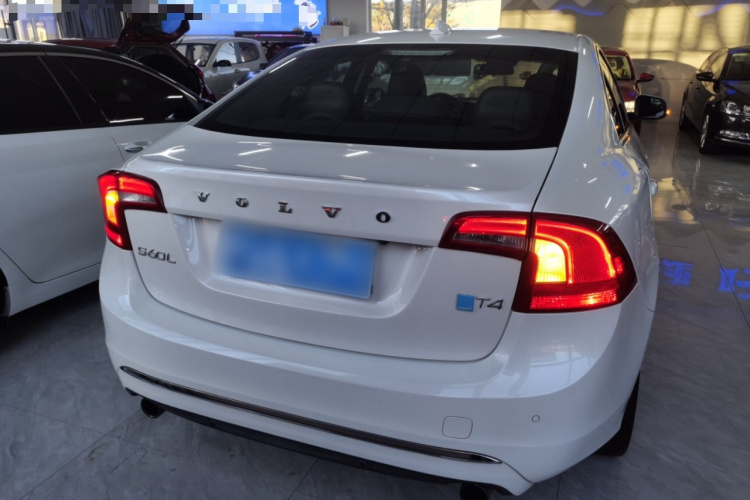 沃尔沃S60 2017款 S60L T4 智远版车身外观6