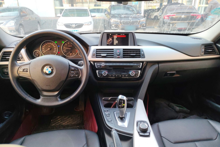 宝马3系 2016款 320Li 进取型中控内饰12