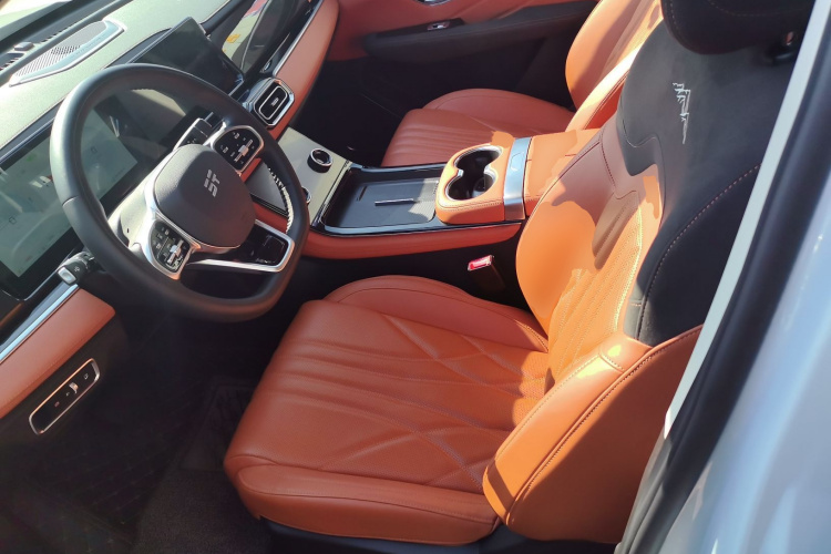 捷途山海L7 2024款 1.5T 120km ULTRA 7座中控内饰19