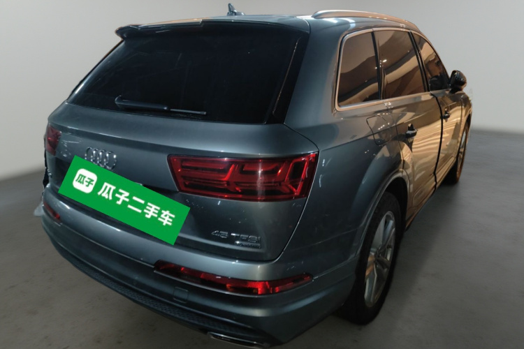 奥迪Q7 2016款 40 TFSI S line运动型车身外观7