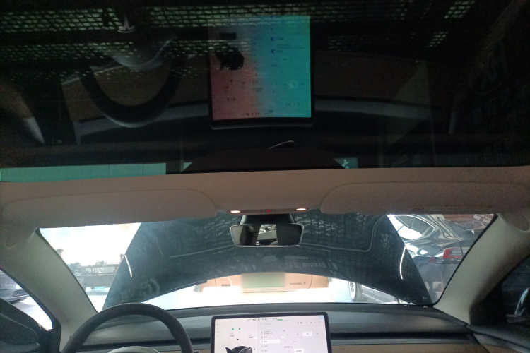 特斯拉 Model 3 2022款 后轮驱动版中控内饰22