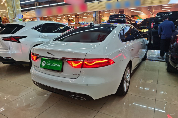 捷豹XFL 2019款 XFL 2.0T 250PS 两驱豪华版车身外观7