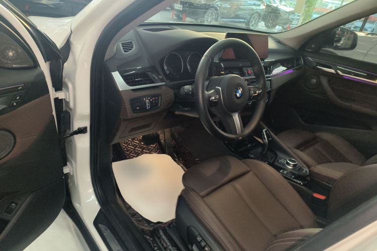宝马X1 2020款 xDrive25Li 尊享型中控内饰20