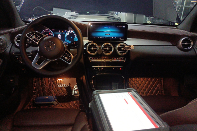 奔驰GLC 2021款 GLC 260 L 4MATIC 动感型中控内饰12