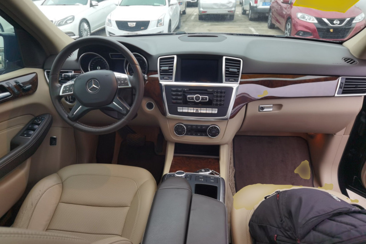 奔驰M级 2014款 ML 400 4MATIC动感型中控内饰12