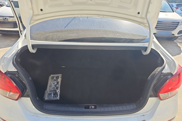 起亚 焕驰 2020款 1.4L 自动舒适天窗版机舱底盘23