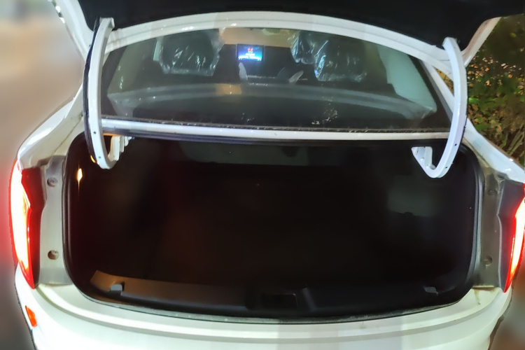 红旗E-QM5 2024款 450km 出行版中控内饰23