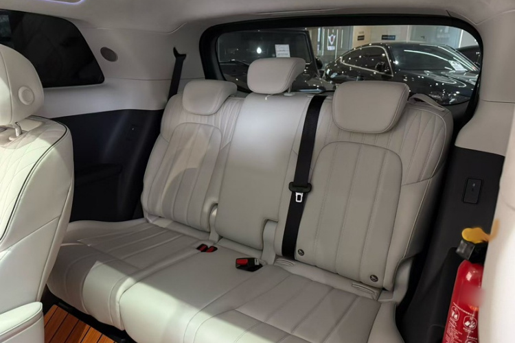 岚图汽车 岚图梦想家 2025款 PHEV 四驱旗舰鲲鹏版中控内饰7006