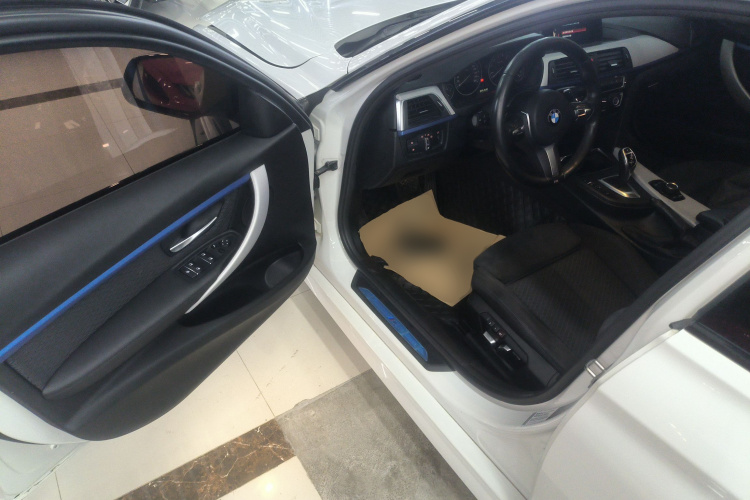 宝马3系 2018款 320i M运动套装中控内饰20