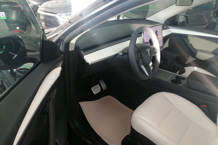 特斯拉 Model Y 2021款 Performance高性能全轮驱动版中控内饰20