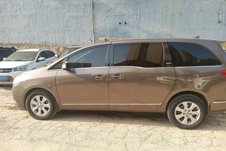 别克GL8 2014款 3.0L XT豪华商务旗舰版车身外观4