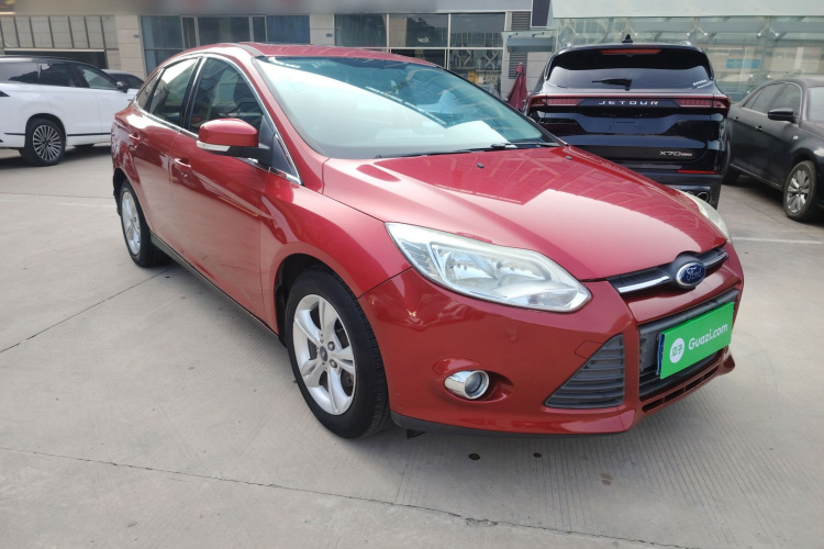 福特 福克斯 2012款 三厢 1.6L 自动风尚型车身外观3