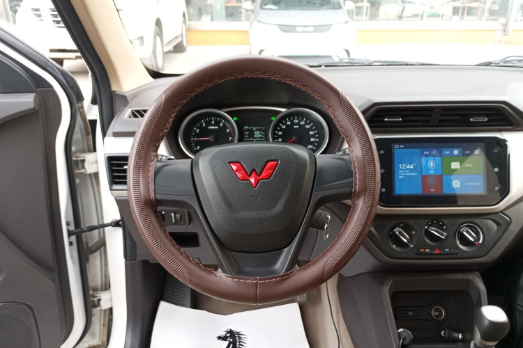 五菱汽车 五菱宏光 2021款 1.5L改款 S舒适型 电动助力LAR中控内饰13