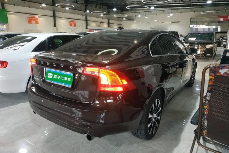 沃尔沃S60 2018款 S60L T3 智进进取版车身外观7