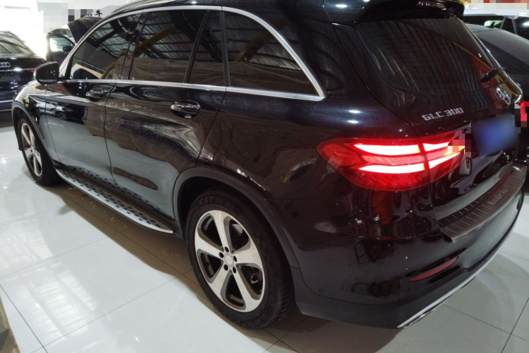 奔驰GLC 2017款 GLC 300 4MATIC 动感型车身外观4