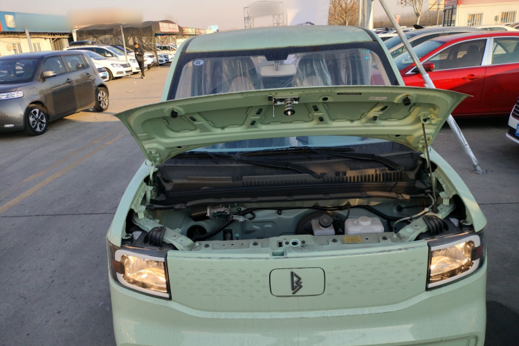 凌宝汽车 凌宝uni 2025款 微甜版 11.52kWh机舱底盘24