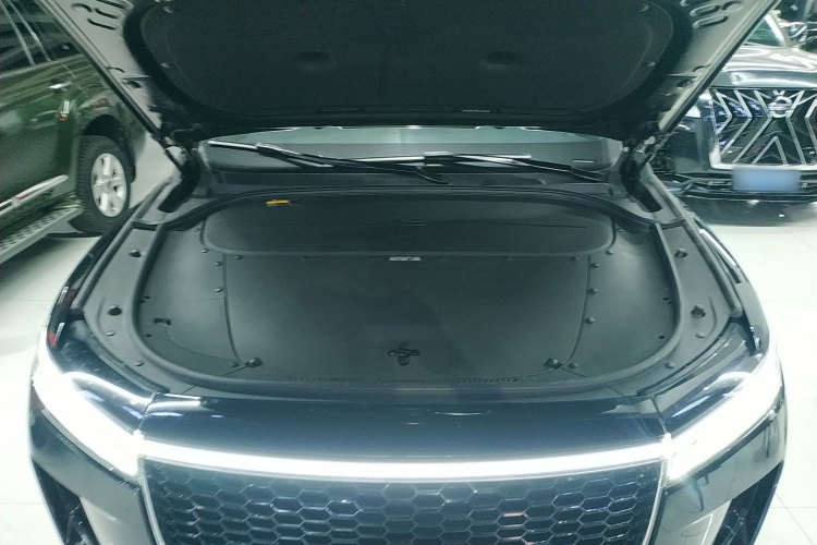 理想汽车 理想ONE 2021款 增程6座版机舱底盘24