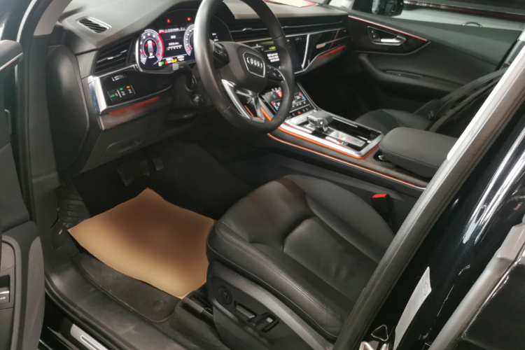 奥迪Q7 2020款 55 TFSI quattro S line运动型中控内饰19
