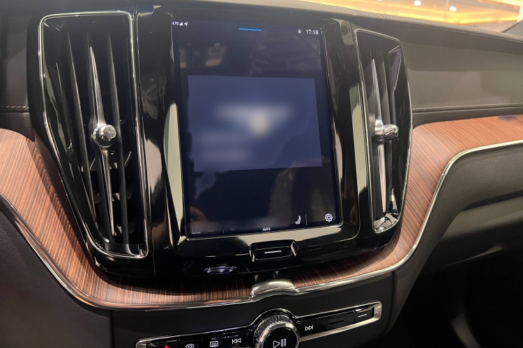 沃尔沃XC60 2025款 B5 四驱智远豪华版中控内饰7003