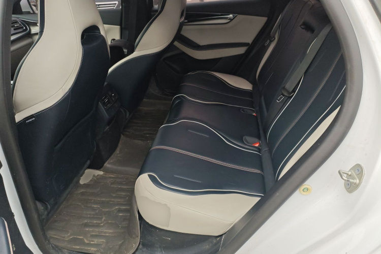 比亚迪 秦PLUS 2021款 DM-i 55KM 旗舰型中控内饰21