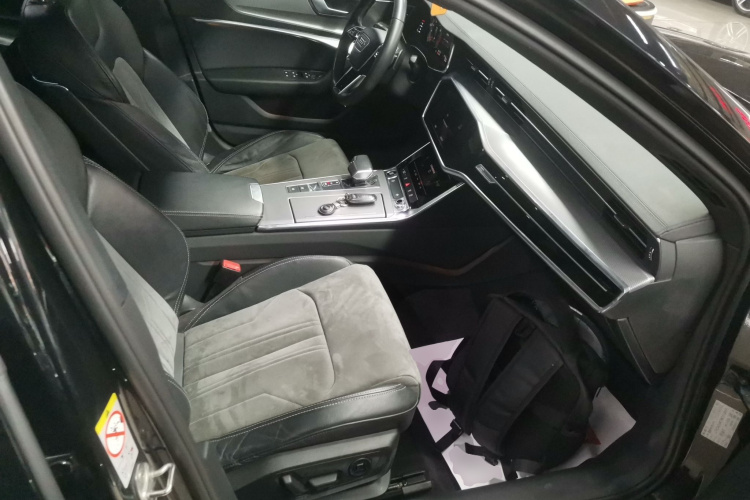 奥迪A6L 2021款 45 TFSI 臻选动感型局部细节41