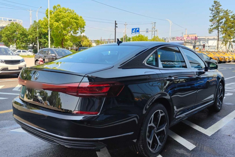 大众 帕萨特 2025款 出众款 330TSI 精英版车身外观6006