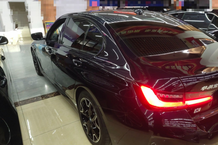 宝马i3 2024款 eDrive 40 L 曜夜套装车身外观4