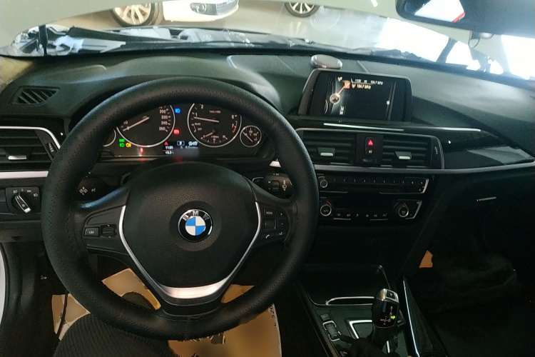 宝马3系 2017款 320Li 时尚型中控内饰12