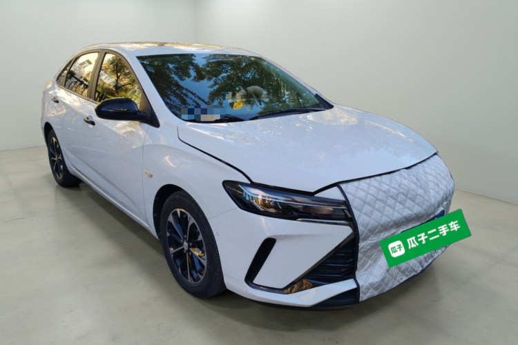 雪佛兰 科鲁泽 2023款 1.3T 轻混自动尊享版车身外观3