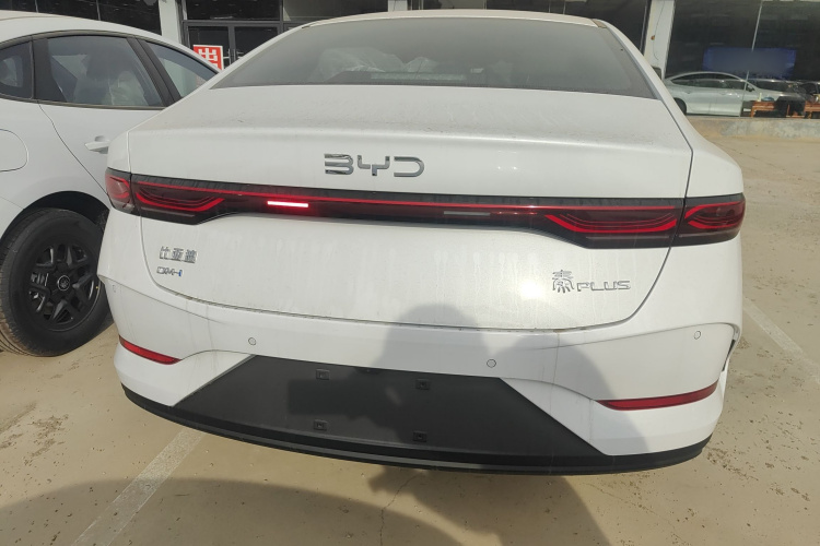 比亚迪 秦PLUS 2025款 DM-i 智驾版 55KM领先型车身外观6