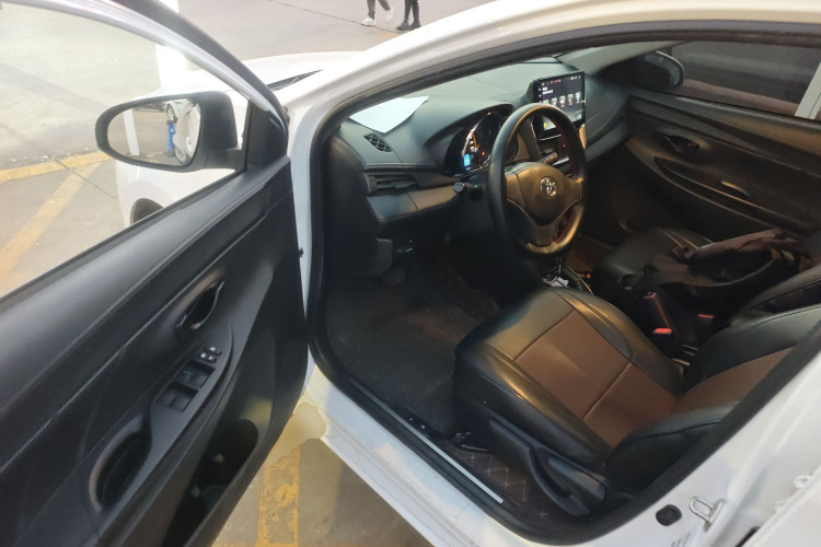 丰田 YARiS L 致享 2020款 1.5L CVT领先版中控内饰7003