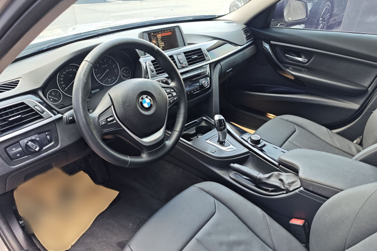 宝马3系 2017款 320Li 时尚型局部细节9002