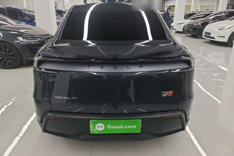 特斯拉 Model Y 2025款 长续航全轮驱动 首发版车身外观6