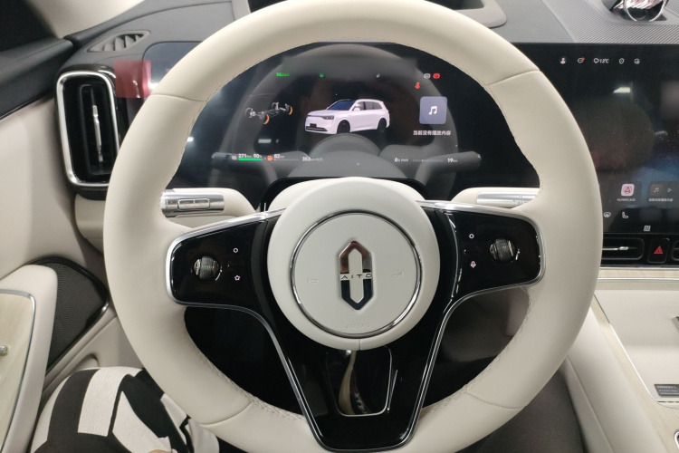 鸿蒙智行 问界M8 2025款 增程 Ultra版 53.4kWh 5座版局部细节13