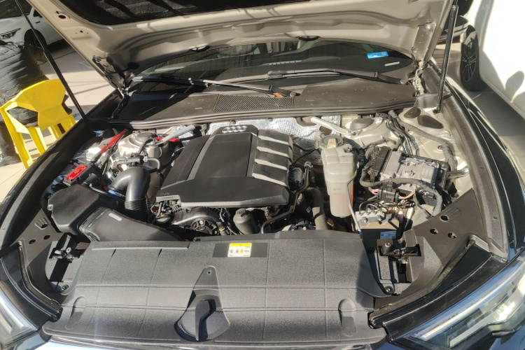 奥迪A6L 2021款 40 TFSI 豪华致雅型机舱底盘24