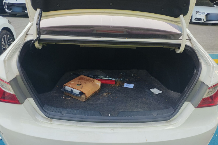 现代 索纳塔 2013款 2.0L 自动时尚版机舱底盘23