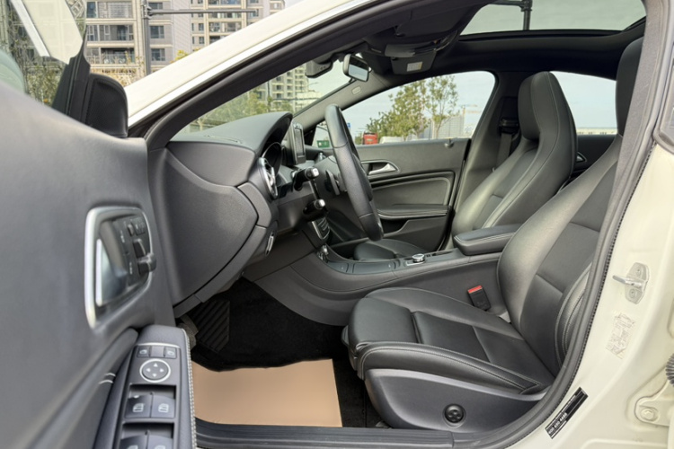 奔驰CLA 2016款 CLA 200 时尚型中控内饰7002