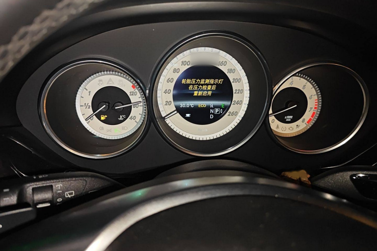 奔驰CLS 2013款 CLS 350 猎装时尚型局部细节14