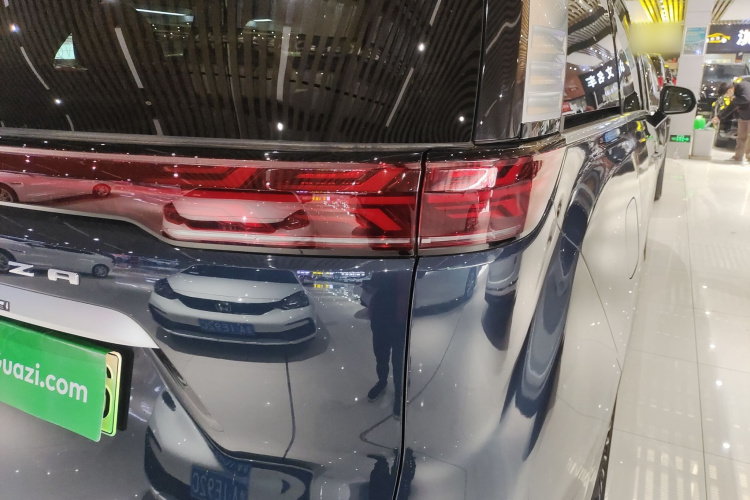 腾势D9 2022款 DM-i 1040 尊贵型车身外观6007